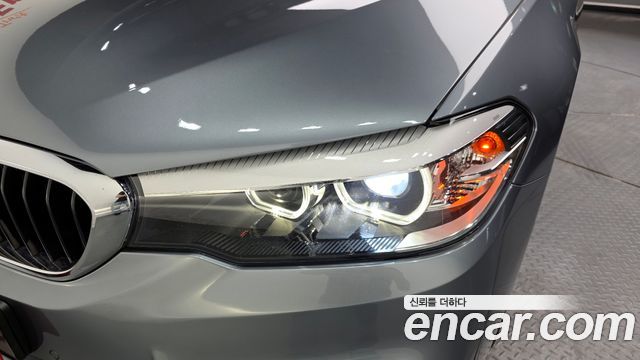 BMW 5-Series 2018 — photo 8