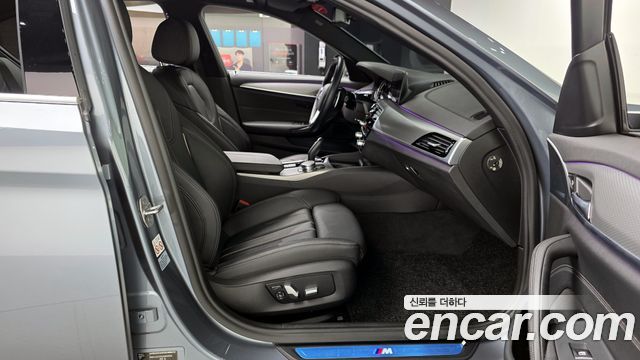 BMW 5-Series 2018 — photo 16