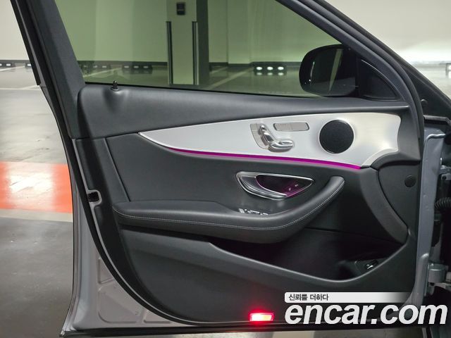 Mercedes-Benz E-Class 2021 — photo 8