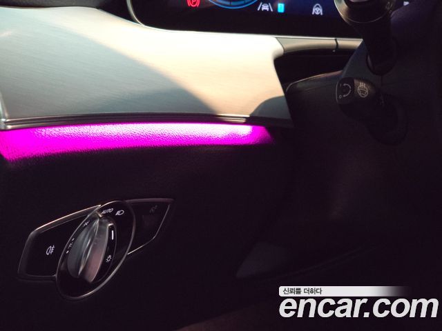 Mercedes-Benz E-Class 2021 — photo 12