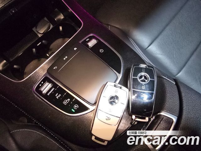 Mercedes-Benz E-Class 2021 — photo 17