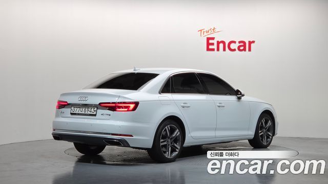 Audi A4 2019 — photo 2