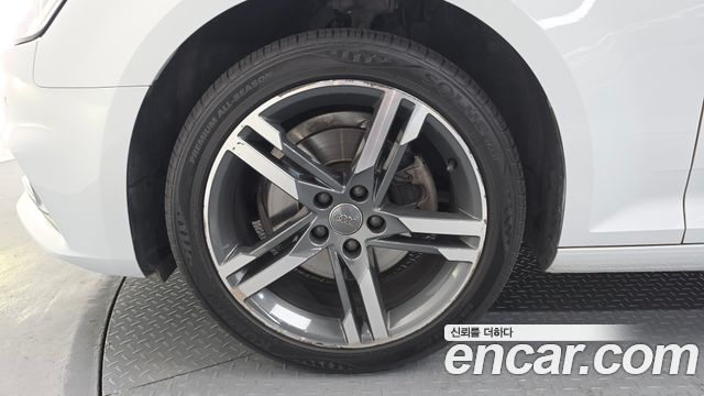 Audi A4 2019 — photo 5