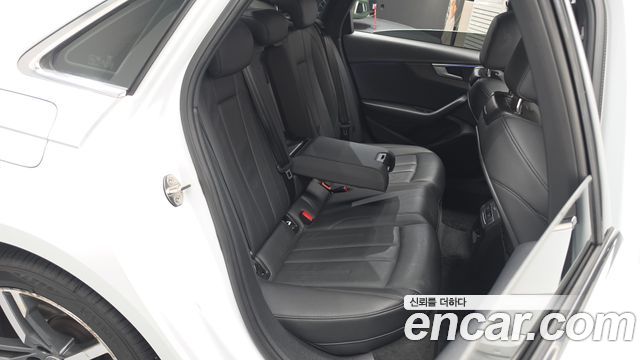 Audi A4 2019 — photo 17