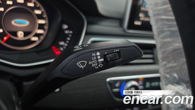 Audi A4 2019 — photo 25