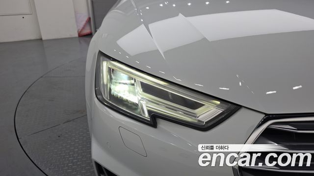 Audi A4 2019 — photo 8