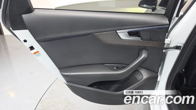Audi A4 2019 — photo 15