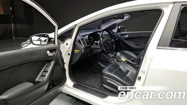 Kia K3 2017 — photo 10