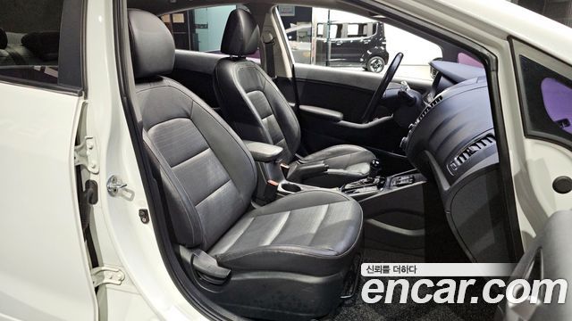 Kia K3 2017 — photo 12