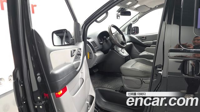 Hyundai Starex 2017 — photo 10