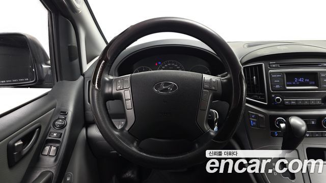 Hyundai Starex 2017 — photo 13