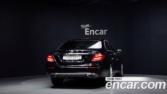 Mercedes-Benz E-Class 2020 — photo 4