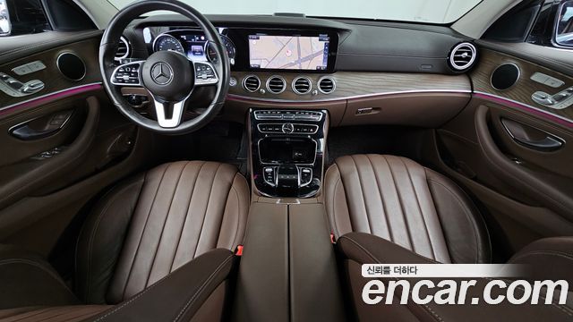 Mercedes-Benz E-Class 2020 — photo 10