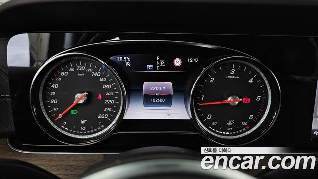 Mercedes-Benz E-Class 2020 — photo 11