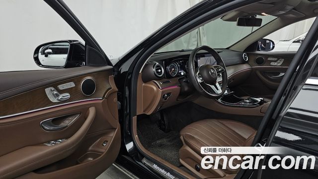 Mercedes-Benz E-Class 2020 — photo 13