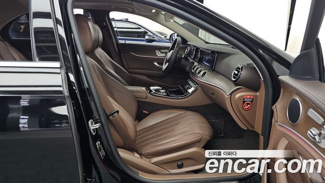 Mercedes-Benz E-Class 2020 — photo 17