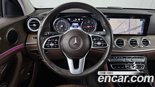Mercedes-Benz E-Class 2020 — photo 19