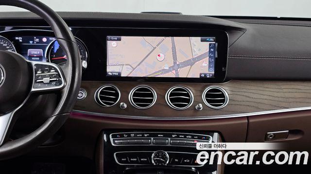 Mercedes-Benz E-Class 2020 — photo 20