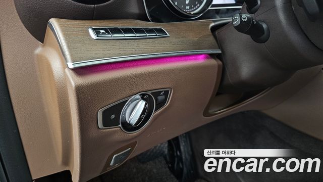 Mercedes-Benz E-Class 2020 — photo 24