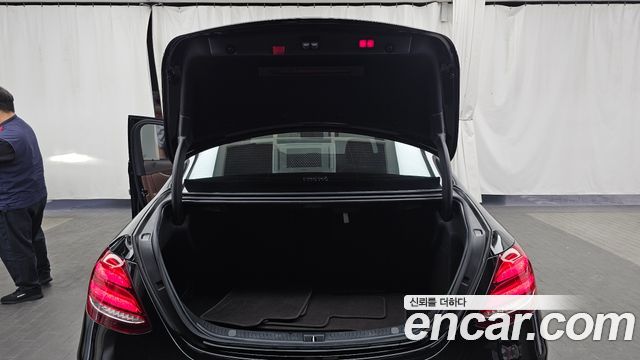 Mercedes-Benz E-Class 2020 — photo 26