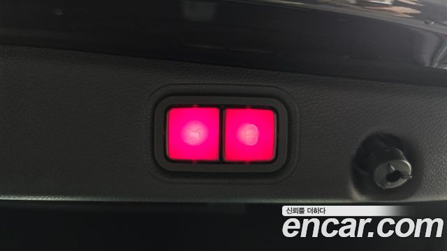 Mercedes-Benz E-Class 2020 — photo 33