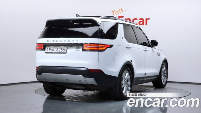 Land Rover Discovery 2019 — photo 2