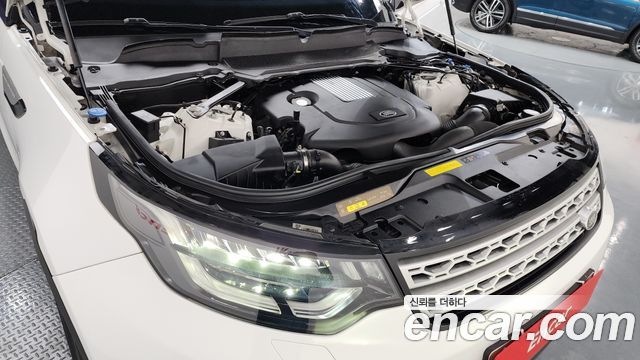 Land Rover Discovery 2019 — photo 6