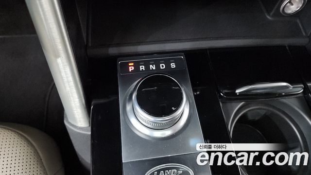 Land Rover Discovery 2019 — photo 12
