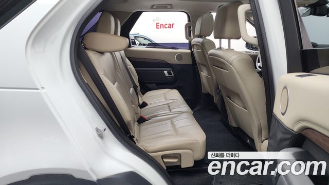 Land Rover Discovery 2019 — photo 17