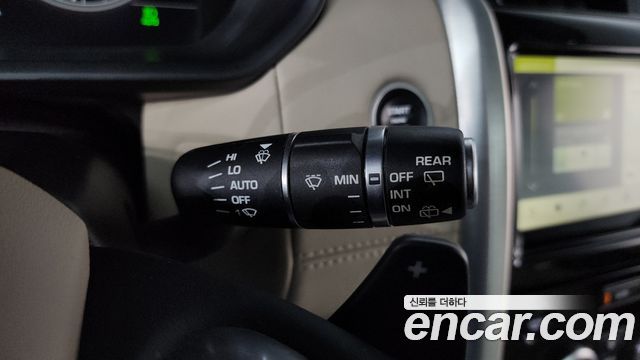 Land Rover Discovery 2019 — photo 22