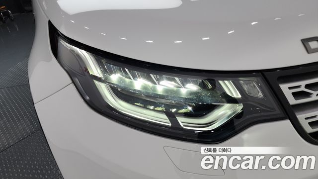 Land Rover Discovery 2019 — photo 8