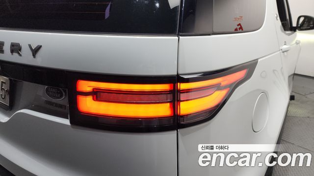 Land Rover Discovery 2019 — photo 9