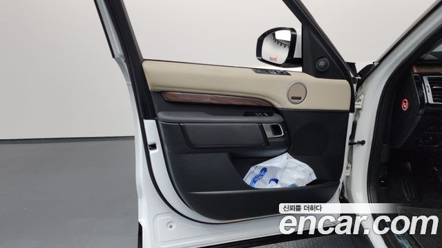 Land Rover Discovery 2019 — photo 14
