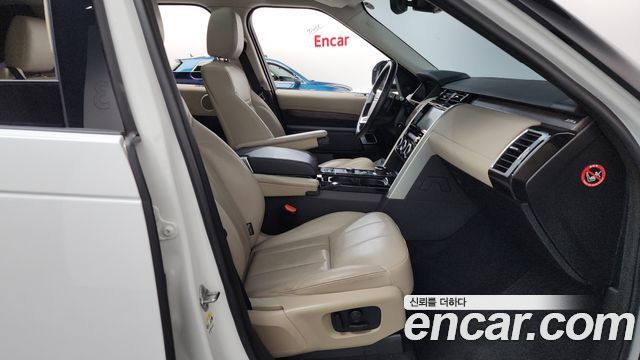 Land Rover Discovery 2019 — photo 16