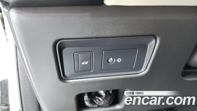 Land Rover Discovery 2019 — photo 27