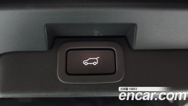 Land Rover Discovery 2019 — photo 30