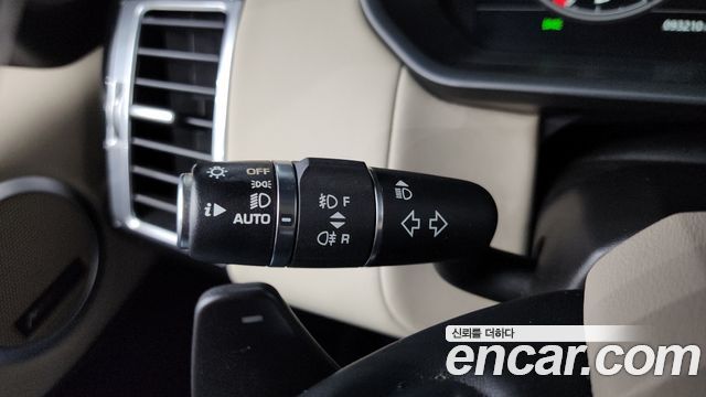 Land Rover Discovery 2019 — photo 38