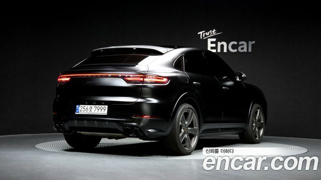 Porsche Cayenne 2023 — photo 2