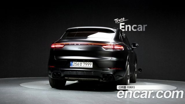 Porsche Cayenne 2023 — photo 4