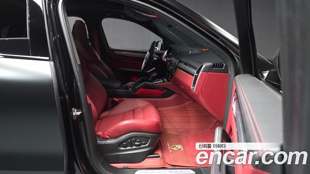 Porsche Cayenne 2023 — photo 17