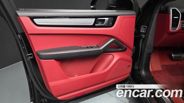 Porsche Cayenne 2023 — photo 14