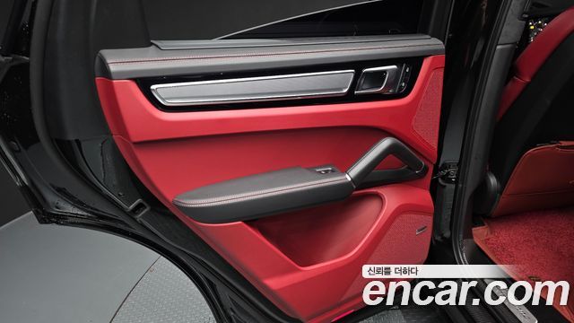 Porsche Cayenne 2023 — photo 15