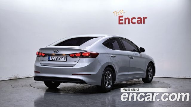 Hyundai AVANTE 2018 — photo 2
