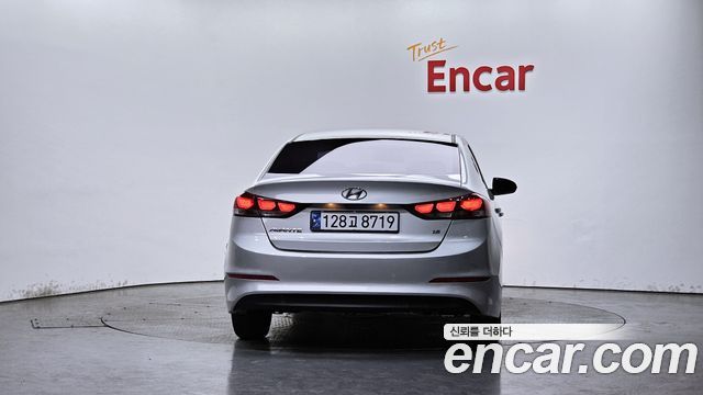 Hyundai AVANTE 2018 — photo 4