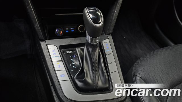 Hyundai AVANTE 2018 — photo 12