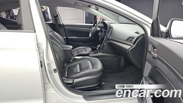Hyundai AVANTE 2018 — photo 17