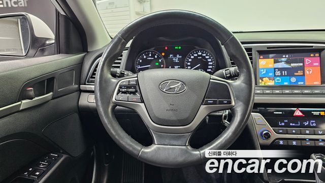 Hyundai AVANTE 2018 — photo 19