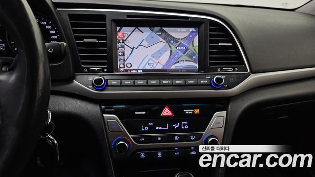 Hyundai AVANTE 2018 — photo 20