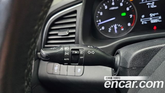 Hyundai AVANTE 2018 — photo 24