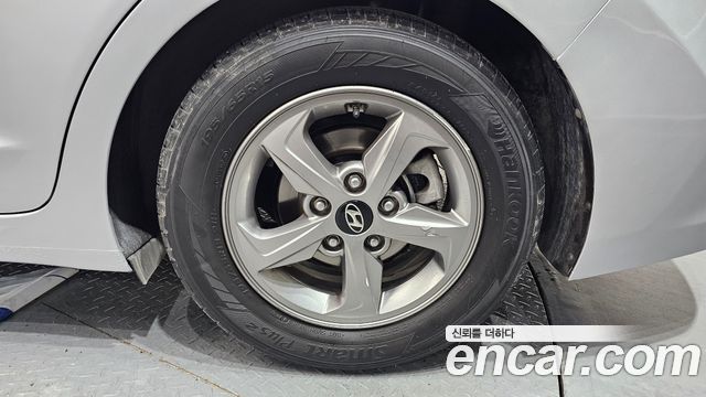 Hyundai AVANTE 2018 — photo 7